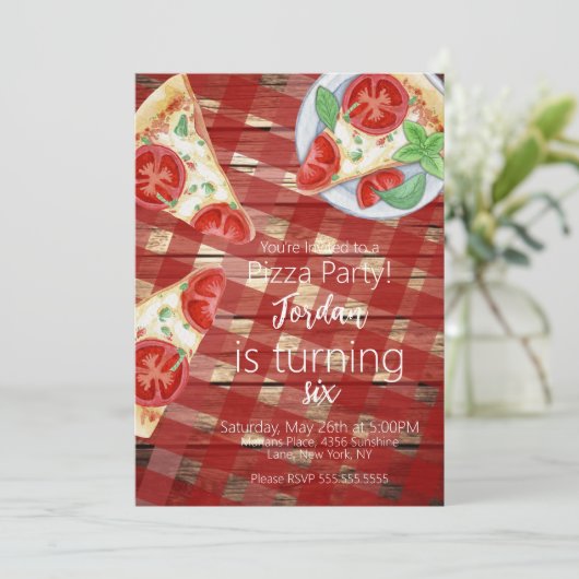 Rustikales Pizza Slices Birthday Party Script Einladung (Stehend Vorderseite)