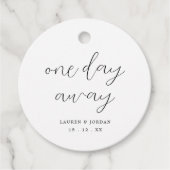 Rustikales Probe Dinner eines Tages Hochzeit Geschenkanhänger (Vorderseite)