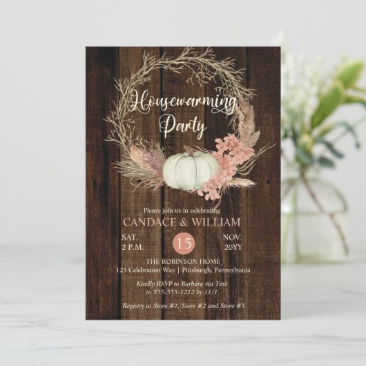 Rustikales Pumpkin Pampas Wreath Housewarming Part Einladung (Stehend Vorderseite)