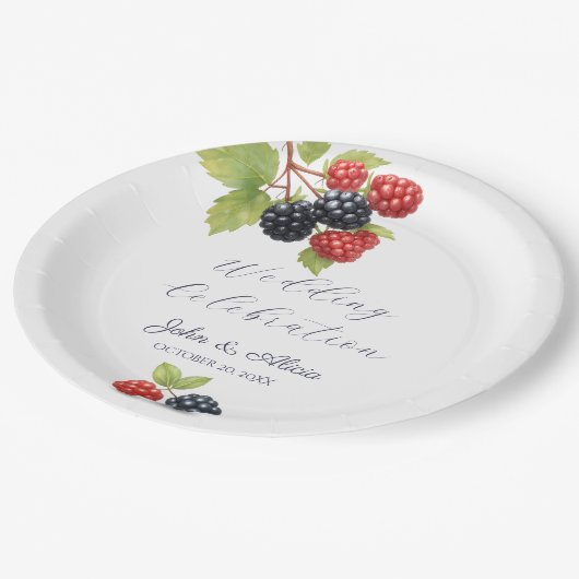 Rustikales Romantisches Herbst-Berry-Hochzeitssemb Pappteller (Schrägansicht)