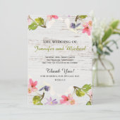 Rustikales Rosa Florals auf weißem Holz Hochzeit Programm (Stehend Vorderseite)