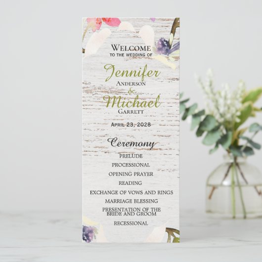 Rustikales Rosa Florals auf weißem Holz Hochzeit Programm (Stehend Vorderseite)