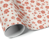 Rustikales Rot & Beige Ditsy Snowflake Weihnachten Geschenkpapier (Rolleneckpunkt)