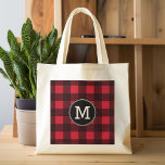 Rustikales rotes Buffalo Kariertes Muster Monogram Tragetasche<br><div class="desc">Ein robustes und maskulines Design mit einem Bereich für Monogramme. Ein klassisches,  traditionelles Muster,  das es schon seit Jahren gibt. Wenn Sie das Kunstwerk anpassen oder den Schriftart ändern möchten,  können Sie auf den Bereich anpassen klicken. Dies führt Sie zum Design-Tool,  mit dem Sie viele Änderungen vornehmen können.</div>