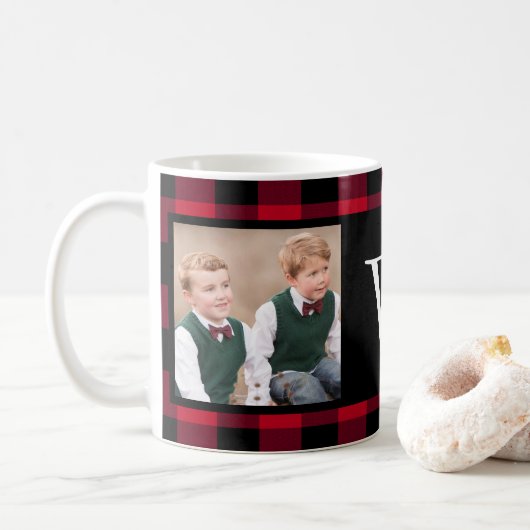 Rustikales rotes Foto-Monogramm des Büffel-Karo-2 Kaffeetasse (Mit Donut)