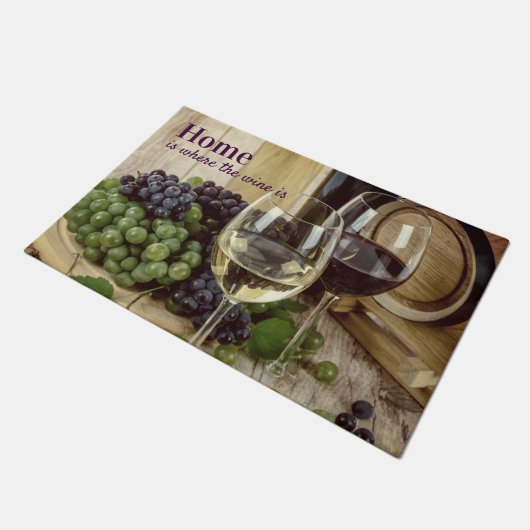 Rustikales Rotes und Weißes Weinglas Trauben Fass Fußmatte (Schrägansicht)