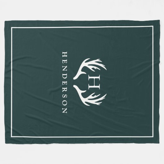 Rustikales Rotwild-Geweih-Monogramm-Kiefern-Grün Fleecedecke (Vorderseite (Horizontal))