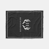 Rustikales Rotwild-Geweih-Monogramm-Schwarzes Fleecedecke (Vorderseite (Horizontal))