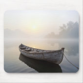 Rustikales Rowboat Auf einem ruhigen See Mousepad (Vorne)
