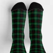 Rustikales, schwarz-grünes kariertes Tartan-Muster Socken (Oben)