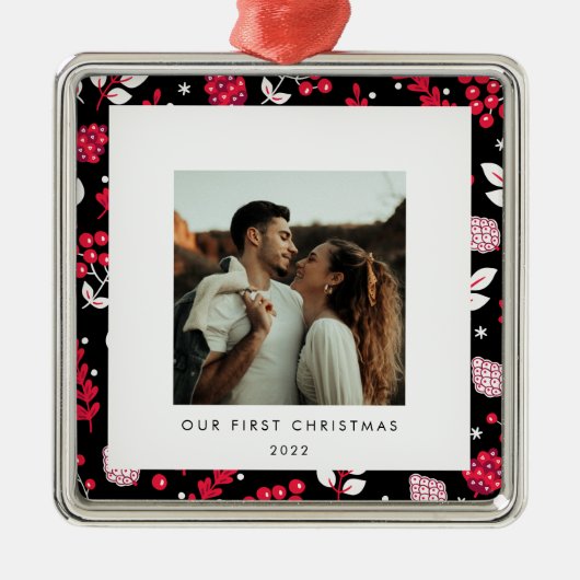 Rustikales Schwarz-Rot-Weihnachtsmuster Foto Ornament Aus Metall (Vorne)