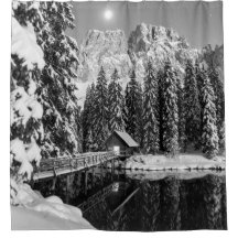 Rustikales Schwarz-Weiß-Gebirge Landschaft Bad