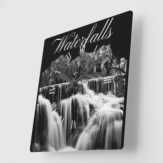 Rustikales Schwarz-Weiß-Wasser Quadratische Wanduhr (Winkel)