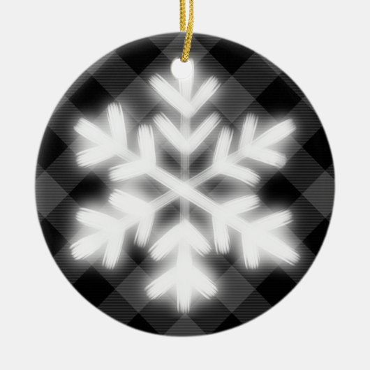 Rustikales Schwarz-weißes Tartan karierte Schneefl Keramik Ornament (Vorne)