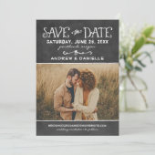 Rustikales Script Chalkboard Hochzeitsstift Foto B Save The Date (Stehend Vorderseite)