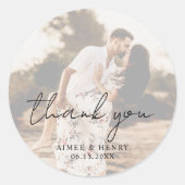 Rustikales Script-Foto Moderne Hochzeit Runder Aufkleber (Vorderseite)