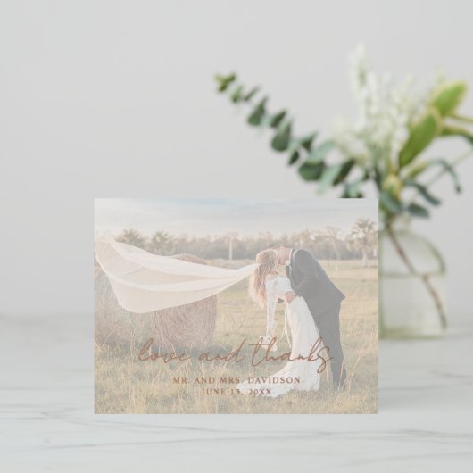 Rustikales Script-Foto Moderne Hochzeit Vielen Dan Folie Einladungspostkarte (Stehend vorne)