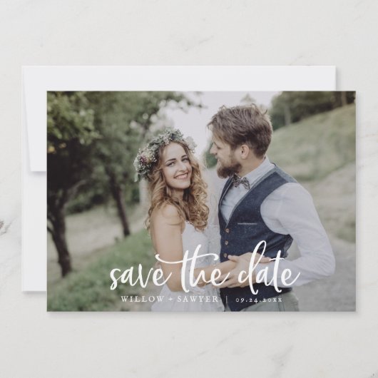 Rustikales Script Horizontal Dunkles Foto Save the Save The Date (Vorderseite)