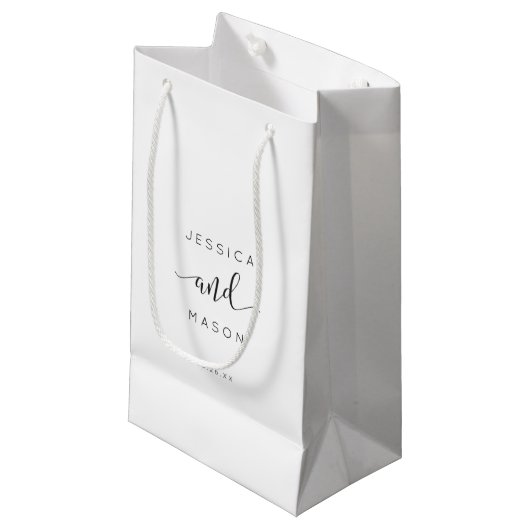 Rustikales Script Hotel Wedding Gift Bag Kleine Geschenktüte (Vorderseite Schrägansicht)