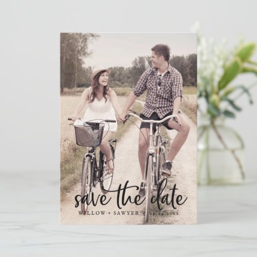 Rustikales Script-Lichtbild-Vorlage Save the Date (Stehend Vorderseite)