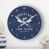 Rustikales Seehaus Name Blue Wood Clock Runde Wanduhr