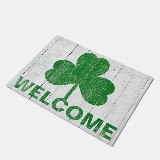 Rustikales Shiplap grünes Kleeblatt-Willkommen Fußmatte (Schrägansicht)