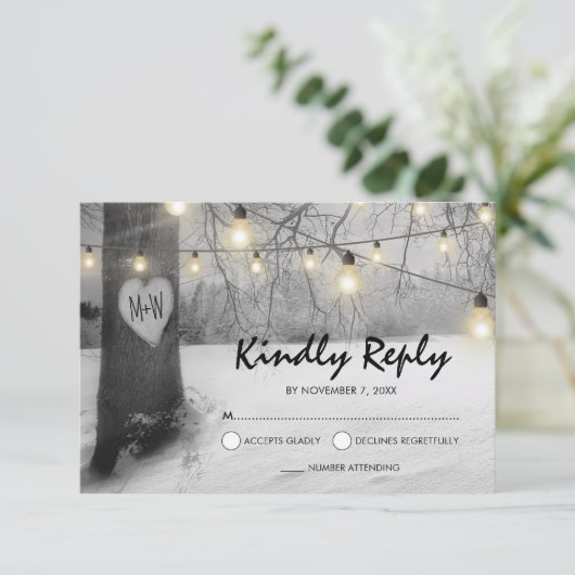 Rustikales Silver Winter Tree Lights Wedding RSVP Einladung (Stehend Vorderseite)