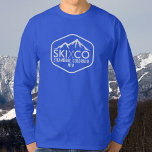 Rustikales Skigebirge Dampfschiff Splash Colorado T-Shirt<br><div class="desc">Dieses individuell gefertigte Langarm-Shirt ist mit einem Vintagen rustikalen Logo mit schneebedecktem Skiberg und rustikalen Skistöcken ausgestattet. Fügen Sie Ihren eigenen Text hinzu - SKI CO, SKI VT, SKI CA, etc. und Ihren Lieblingsski Berg. Es gibt auch Platz für Ihren Namen oder Ihre Initialen. Ideal für das Tragen unter der...</div>