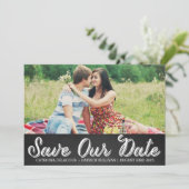 Rustikales Skript-Foto Rette unsere Datumsanzeige Einladung (Stehend Vorderseite)