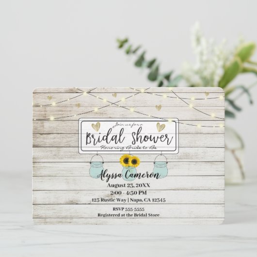 Rustikales Sonnenblumen Mason Jars & Lights Brautp Einladung (Stehend Vorderseite)