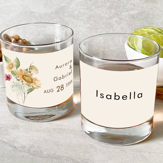 Rustikales Sonnenblumenbeige Hochzeitssemble Braut Whiskyglas