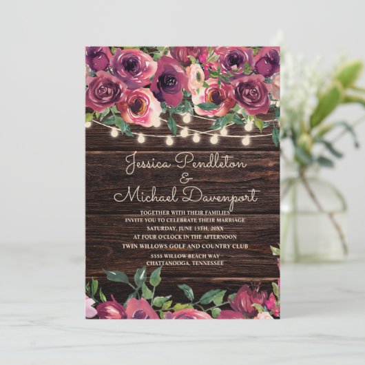 Rustikales Stallenholz, Lila Blumenleuchten Einladung (Stehend Vorderseite)