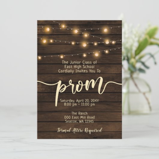 Rustikales Stallenholz-String-Licht Prom Einladung (Stehend Vorderseite)