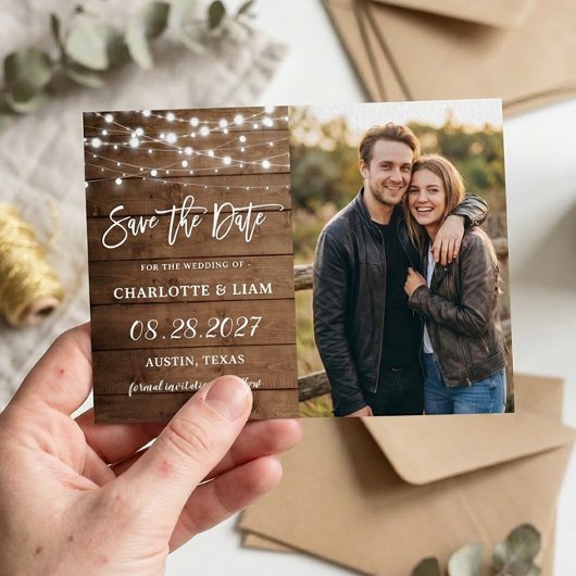 Rustikales Stallenholz-String-Lights Hochzeitssemb Save The Date