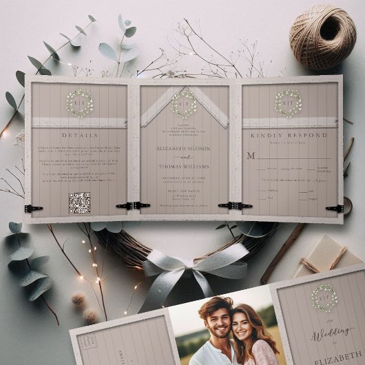 Rustikales Stallholz Eukalyptus-Wappen Elegante Ho Dreifach Gefaltete Einladung