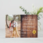 Rustikales Stallholz Foto Sonnenblumen Land Einladung (Stehend Vorderseite)