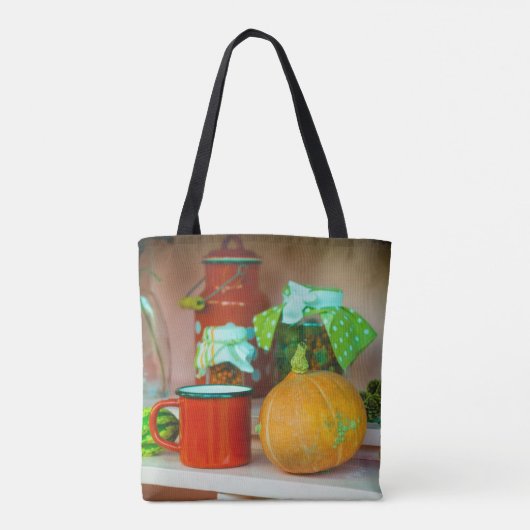 Rustikales Stillleben mit einem Kürbis und einer r Tasche (Rückseite)