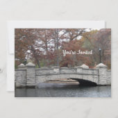 Rustikales Stone Bridge Foto Einladung (Vorderseite)