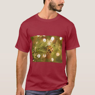 Rustikales T-Shirt mit Kiefernzapfen – Natürlicher