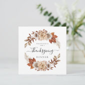 Rustikales Taupe Fall Blumendörfchen Erntedank Einladung (Stehend Vorderseite)