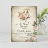 Rustikales Tee-Set, String-Leuchten, Rose-Brautpar Einladung (Stehend Vorderseite)