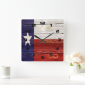 Rustikales Texas-Flag auf Holztextilien gedruckt Quadratische Wanduhr (Zuhause)