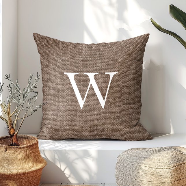 Rustikales tiefbraunes falsches Jute-Monogramm Kissen (Von Creator hochgeladen)