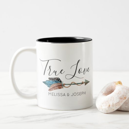 Rustikales Türkis Feather Arrow Boho Chic Love Zweifarbige Tasse (Mit Donut)