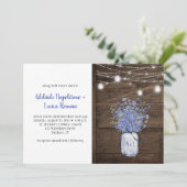 Rustikales Vergessen Me Nots Mason Jar String Ligh Einladung (Stehend Vorderseite)