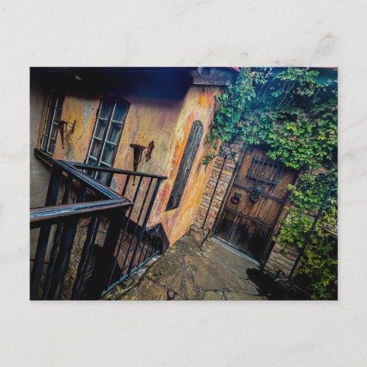 Rustikales, verwittertes Gebäude Postkarte (Vorderseite)