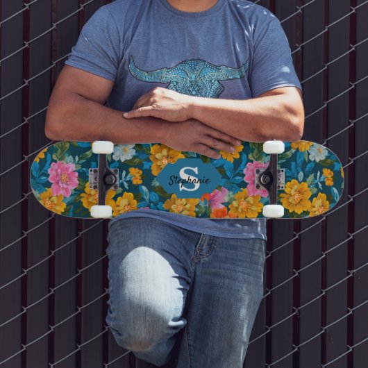 Rustikales Vintages Blumenmuster in Blau (2) Skateboard (Außenbereich 3)