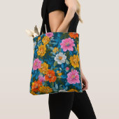 Rustikales Vintages Blumenmuster in Blau (2) Tasche (Von Nahem)
