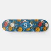 Rustikales Vintages Blumenmuster in blau Skateboard (Horizontal)