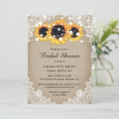 Rustikales Vintages Burlap Lace Sunflower Brautpar Einladung (Stehend Vorderseite)